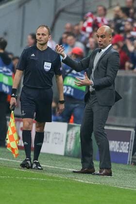 Dienstag 05.04.2016, CL, UEFA Champions League, Saison 2015 2016, Viertelfinale, Hinspiel in Muenchen, FC Bayern Muenchen - Benfica Lissabon, Trainer Josep Guardiola (Bayern Muenchen) DeFodi501