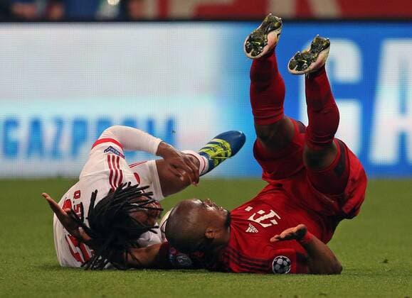 SOCCER - CL, Bayern vs Benfica MUNICH,GERMANY,05.APR.16 - SOCCER - UEFA Champions League, quarterfinal, FC Bayern Muenchen vs SL Benfica Lisbon. Image shows Renato Sanches (Benfica) and Douglas Costa (Bayern). GEPAxpictures xThomasxBachun