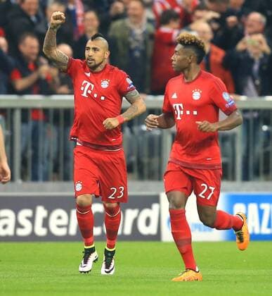 05.04.2016, Fussball Championsleague 2015 2016, Viertelfinale Hinspiel, FC Bayern München - Benfica Lissabon, in der Allianzarena München. Arturo Vidal (li, FC Bayern München) Torjubel. 
