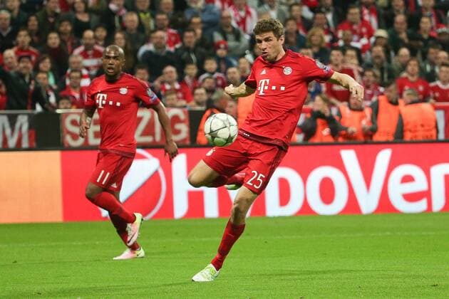 Dienstag 05.04.2016, CL, UEFA Champions League, Saison 2015 2016, Viertelfinale, Hinspiel in Muenchen, FC Bayern Muenchen - Benfica Lissabon, Thomas Mueller ( 25, Bayern Muenchen) scheiterte mit dieser Direktabnahme knapp DeFodi501
