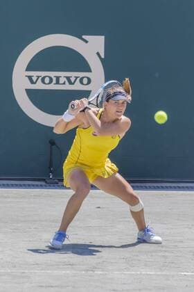 April 5, 2016 - Charleston, SC, U.S. - Charleston, SC - Apr 05, 2016: Alexandra Dulgheru (ROU) plays against Eugenie Bouchard (CAN) during the Volvo Car Open at the Family Circle Tennis Center in Charleston, SC. Tennis 2016: WTA Tennis Damen Volvo Car Open Apr 05 - ZUMAa55_