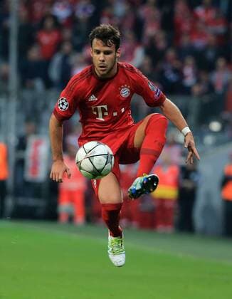 Fußball, Champions League, Viertelfinale, FC Bayern München - Benfica Lissabon 05.04.2016, CL,FC Bayern vs Benfica,Allianz Arena München, im Bild: Juan Bernat (FCB)