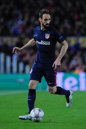 Fußball, Champions League, Viertelfinale, FC Barcelona - Atletico Madrid April 5, 2016 - Barcelona, Catalonia, Spain - Juanfran of Atletico de Madrid, running with the ball during the F.C. Barcelona vs Atletico de Madrid quarters of final UEFA Champions League match in Barcelona, 5 of April, 2016. FC Barcelona Barca v Club Atletico de Madrid - UEFA Champions League quarters of final  - ZUMAn230