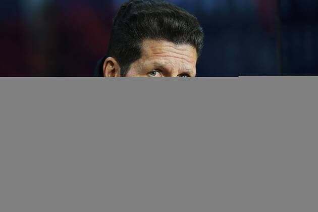 Fußball, Champions League, Viertelfinale, FC Barcelona - Atletico Madrid Atletico de Madrid Argentinian coach Diego Pablo Simeone reacts during a Champions league quarter final first leg match held at Camp Nou stadium in Barcelona, Catalonia, Spain, 5 April 2016. FC Barcelona Barca VS ATLETICO DE MADRID !ACHTUNG: NUR REDAKTIONELLE NUTZUNG!  BCN016 20160405-635954905338097347