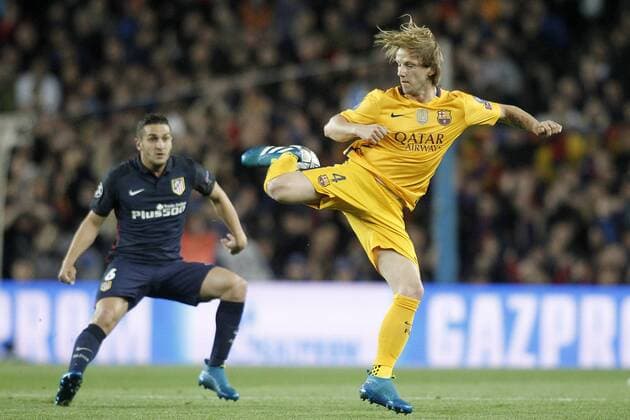 Fußball, Champions League, Viertelfinale, FC Barcelona - Atletico Madrid FC Barcelona Barca s Ivan Rakitic (r) and Atletico de Madrid s Koke Resurrecccion during Champions League 2015 2016 match. April 5,2016.  (2016040504)