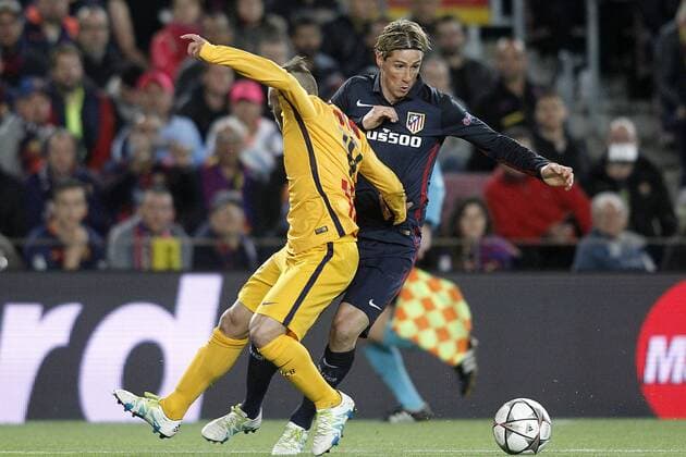 Fußball, Champions League, Viertelfinale, FC Barcelona - Atletico Madrid FC Barcelona Barca s Jordi Alba (r) and Atletico de Madrid s Fernando Torres during Champions League 2015 2016 match. April 5,2016.  (2016040506)