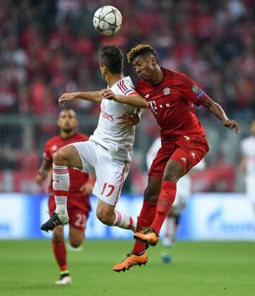Fußball, Champions League, Viertelfinale, FC Bayern München - Benfica Lissabon FUSSBALL CHAMPIONS LEAGUE SAISON 2015 2016 VIERTELFINALE HINSPIEL FC Bayern Muenchen - Benfica Lissabon 05.04.2016 Jonas (li, Benfica Lissabon) gegen David Alaba (re, FC Bayern Muenchen) 