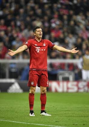 Robert Lewandowski FC Bayern München unzufrieden Gestik, Geste FC Bayern München FCB vs Benfica Lissabon UEFA Champions-League CL Viertelfinale Hinspiel Saison 2015 2016 München Allianz Arena 05.04.2016 FC Bayern München FCB vs Benfica Lissabon
