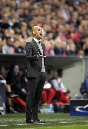 05.04.2016, Fussball Championsleague 2015 2016, Viertelfinale Hinspiel, FC Bayern München - Benfica Lissabon, in der Allianzarena München. Trainer Pep Guardiola (FC Bayern München) ratlos. 