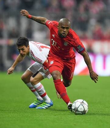 FUSSBALL CHAMPIONS LEAGUE SAISON 2015 2016 VIERTELFINALE HINSPIEL FC Bayern Muenchen - Benfica Lissabon 05.04.2016 Arturo Vidal (FC Bayern Muenchen) enteilt Nicolas Gaitan (Benfica Lissabon) 