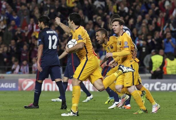 FC Barcelona Barca Uruguayan forward Luis Suarez (C) celebrates his first goal before Atletico de Madrid during a Champions league quarter final first leg match held at Camp Nou stadium in Barcelona, Catalonia, Spain, 5 April 2016. FC BARCELONA VS ATLETICO DE MADRID !ACHTUNG: NUR REDAKTIONELLE NUTZUNG!  BCN029 20160405-635954921456272097