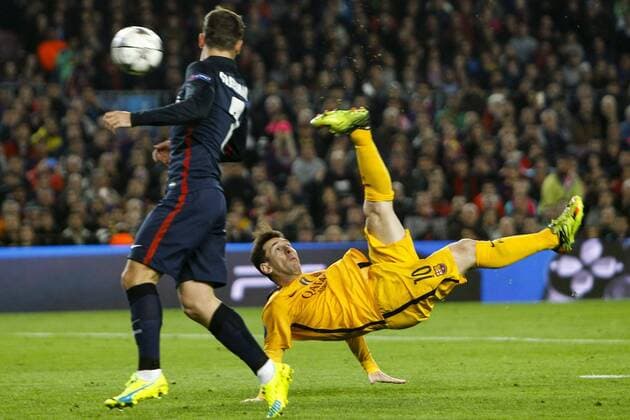 FC Barcelona Barca Argentinian forward Leo Messi (R) amis for a goal during a Champions league quarter final first leg match held at Camp Nou stadium in Barcelona, Catalonia, Spain, 5 April 2016. FC BARCELONA VS ATLETICO DE MADRID !ACHTUNG: NUR REDAKTIONELLE NUTZUNG!  BCN031 20160405-635954922107104097