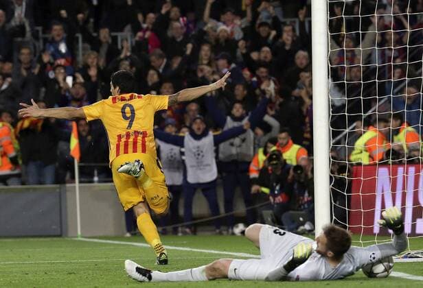 FC Barcelona Barca Uruguayan forward Luis Suarez celebrates his second goal before Atletico de Madrid during a Champions league quarter final first leg match held at Camp Nou stadium in Barcelona, Catalonia, Spain, 5 April 2016. FC BARCELONA VS ATLETICO DE MADRID !ACHTUNG: NUR REDAKTIONELLE NUTZUNG!  BCN035 20160405-635954926129096097