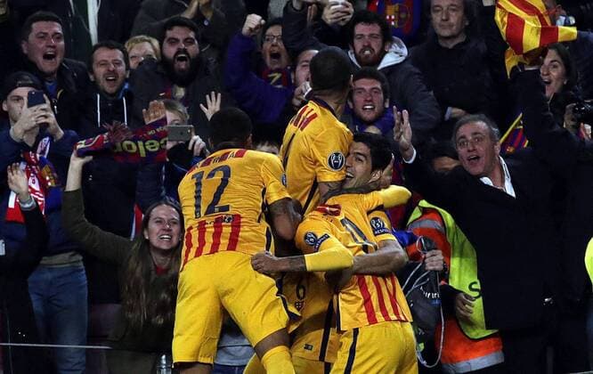FC Barcelona Barca Uruguayan forward Luis Suarez (R) celebrates his second goal before Atletico de Madrid during a Champions league quarter final first leg match held at Camp Nou stadium in Barcelona, Catalonia, Spain, 5 April 2016. FC BARCELONA VS ATLETICO DE MADRID !ACHTUNG: NUR REDAKTIONELLE NUTZUNG!  BCN037 20160405-635954929431148097