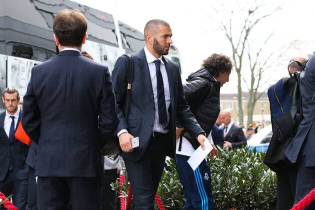 Bilder des Tages - SPORT Karim Benzema (Real Madrid) - Champions League Viertelfinale Saison 2015-2016 Ankunft am Innside Hotel in Wolfsburg zum Spiel gegen den VfL Wolfsburg - Deutschland, Fussball, Mann,Männer,05.04.2016