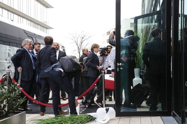 Luka Modric (Mi.) und Sergio Ramos (Real Madrid) - Champions League Viertelfinale Saison 2015-2016 Ankunft am Innside Hotel in Wolfsburg zum Spiel gegen den VfL Wolfsburg - Deutschland, Fussball, Mann,Männer,05.04.2016
