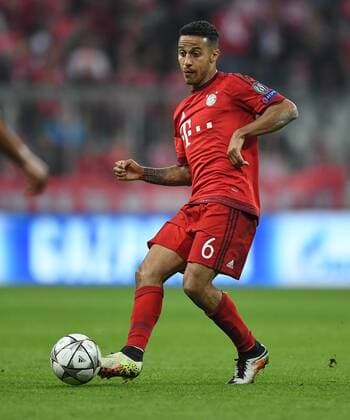FUSSBALL CHAMPIONS LEAGUE SAISON 2015 2016 VIERTELFINALE HINSPIEL FC Bayern Muenchen - Benfica Lissabon 05.04.2016 Thiago Alcantara (FC Bayern Muenchen) 