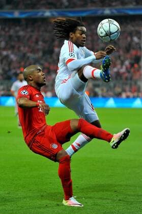 Douglas COSTA (FC Bayern Muenchen), Renato SANCHES (Benfica Lissabon). Deutschland, Muenchen: Fussball, UEFA Champions League Viertelfinale: FC Bayern Muenchen vs. Benfica Lissabon am 05.04.2016, Allianz-Arena.