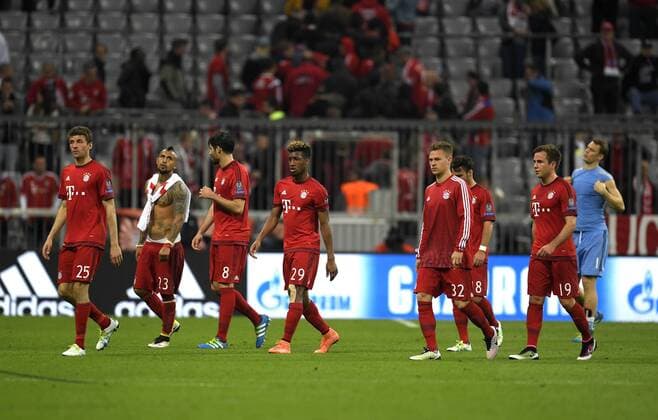 05.04.2016, Fussball Championsleague 2015 2016, Viertelfinale Hinspiel, FC Bayern München - Benfica Lissabon, in der Allianzarena München. enttäuschte Bayernspieler nach dem Spiel. 