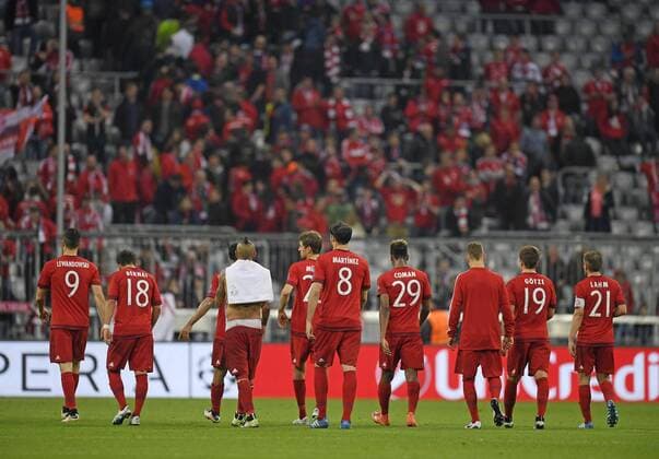 Bilder des Tages - SPORT 05.04.2016, Fussball Championsleague 2015 2016, Viertelfinale Hinspiel, FC Bayern München - Benfica Lissabon, in der Allianzarena München. enttäuschte Bayernspieler nach dem Spiel. 