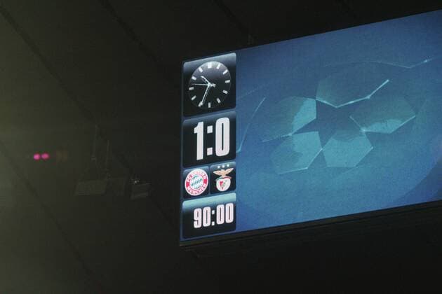 GER, UEFA CL Viertelfinale, FC Bayern Muenchen (GER) vs. Benfica Lissabon (POR) 05.04.2016, Allianz Arena, Muenchen, GER, UEFA CL Viertelfinale, FC Bayern Muenchen (GER) vs. Benfica Lissabon (POR) , im Bild Endstand 1-0 auf der Anzeigetafel nphxStraubmeier