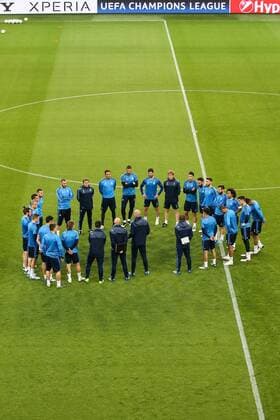 Trainer Zinedine Zidane (Mi.,Real Madrid) - Champions League Viertelfinale Saison 2015-2016 Abschlusstraining und Pressekonferenz Real Madrid in der Volkswagen Arena in Wolfsburg - Deutschland, Fussball, Mann,Männer,05.04.2016