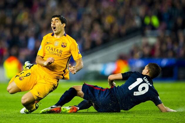 05.04.2016, xslx, Fussball UEFA Champions League, FC Barcelona Barca - Atletico Madrid, emspor, v.l. Luis Suarez (FC Barcelona), Lucas (Atletico de Madrid)