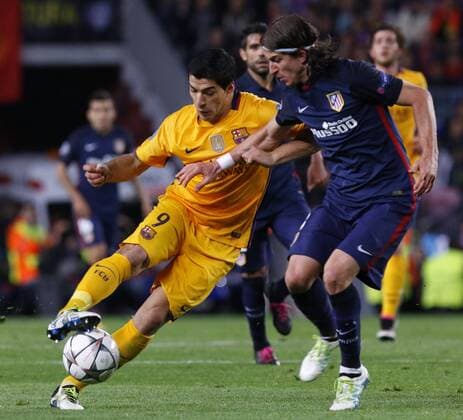 05.04.2016 Nou Camp, Barcelona, Spain. Uefa Champions League Quarter-finals 1st leg. FC Barcelona Barca against Atletico de Madrid. Luis Suarez tries to get around the outside of Filipi Luis xJomax  ActionPlus11725322