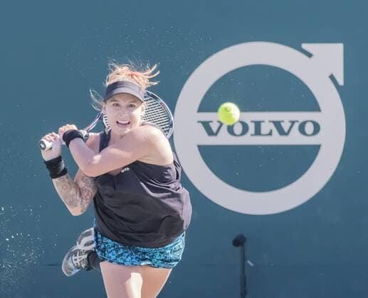April 5, 2016 - Charleston, SC, U.S. - Charleston, SC - Apr 05, 2016: Bethanie Mattek-Sands (USA) plays against Teliana Pereira during the Volvo Car Open at the Family Circle Tennis Center in Charleston, SC. Tennis 2016: WTA Tennis Damen Volvo Car Open Apr 05 - ZUMAa55_