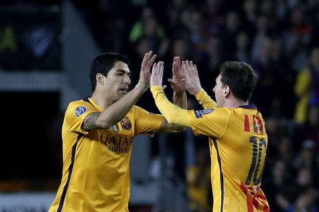 FC Barcelona Barca Uruguayan forward Luis Suarez (L) and team mate Leo Messi celebrate Suarez s goal during a Champions league quarter final first leg match held at Camp Nou stadium in Barcelona, Catalonia, Spain, 5 April 2016. FC BARCELONA VS ATLETICO DE MADRID !ACHTUNG: NUR REDAKTIONELLE NUTZUNG!  BCN043 20160405-635954957564970249