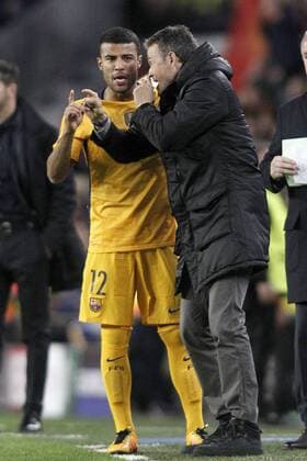 FC Barcelona Barca s coach Luis Enrique Martinez (r) with his player Rafinha Alcantara during Champions League 2015 2016 match. April 5,2016.  (2016040542)