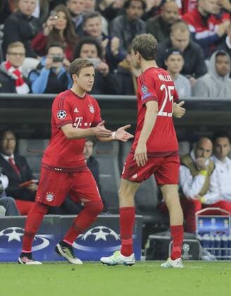 Mario GOETZE, FCB 19 Thomas MUELLER, MÜLLER, FCB 25 Einwechslung, Auswechslung, Wechsel, Spielerwechsel FC BAYERN MUENCHEN - BENFICA LISSABON 1-0 Quarterfinal, Football UEFA Champions League, Munich, 05.04.2016 CL Saison 2015 2016