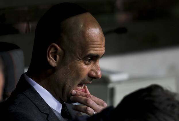 Trainer Cheftrainer Pep GUARDIOLA (FCB) Halbfigur, Freisteller , Aktion, Einzelbild, Portrait, Porträt, FC BAYERN MUENCHEN - BENFICA LISSABON 1-0 Quarterfinal, Football UEFA Champions League, Munich, 05.04.2016 CL Saison 2015 2016