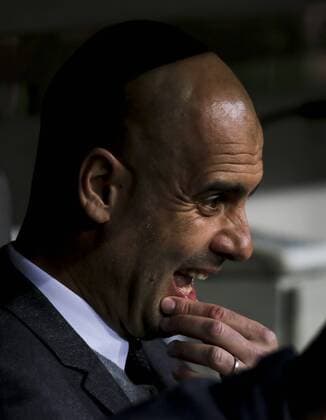 Trainer Cheftrainer Pep GUARDIOLA (FCB) Halbfigur, Freisteller , Aktion, Einzelbild, Portrait, Porträt, FC BAYERN MUENCHEN - BENFICA LISSABON 1-0 Quarterfinal, Football UEFA Champions League, Munich, 05.04.2016 CL Saison 2015 2016