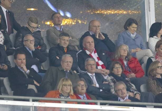 Uli HOENESS (FCB) mit Ehefrau Susi Herbert HAINER, CEO Adidas Vorstandsvorsitzender Dr. Martin WINTERKORN , EX VW CEO Vorstandsvorsitzender Rupert STADLER, Vorstandsvorsitzender AUDI AG CEO FC BAYERN MUENCHEN - BENFICA LISSABON 1-0 Quarterfinal, Football UEFA Champions League, Munich, 05.04.2016 CL Saison 2015 2016