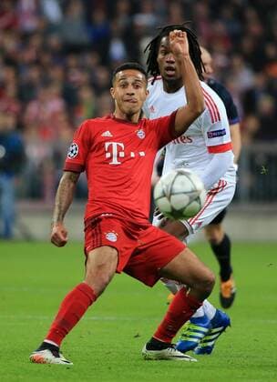 05.04.2016, CL,FC Bayern vs Benfica,Allianz Arena München, im Bild: Thiago (FCB) und Renato Sanches (Benfica)
