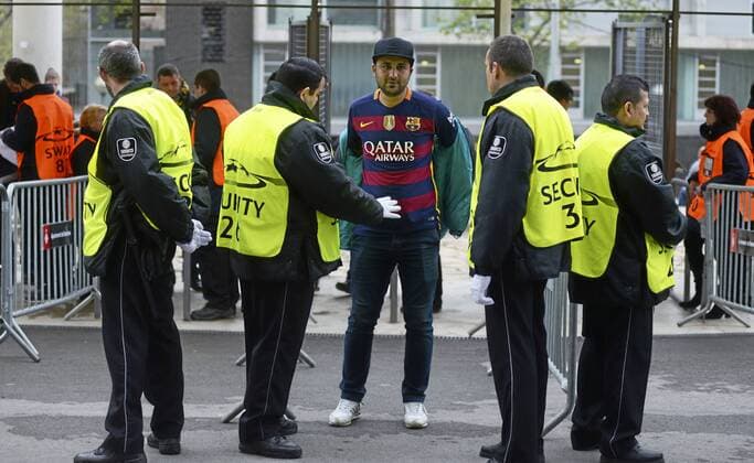 First leg of 1 4 Champions League 2015 2016 match between FC Barcelona Barca and Atletico Madrid. In this picture, protective measures. xADRIANxQUIROGAx 