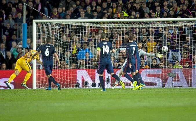 First leg of 1 4 Champions League 2015 2016 match between FC Barcelona Barca and Atletico Madrid. In this picture, Luis Suarez scores his second goal. xPACOxLARGOx 