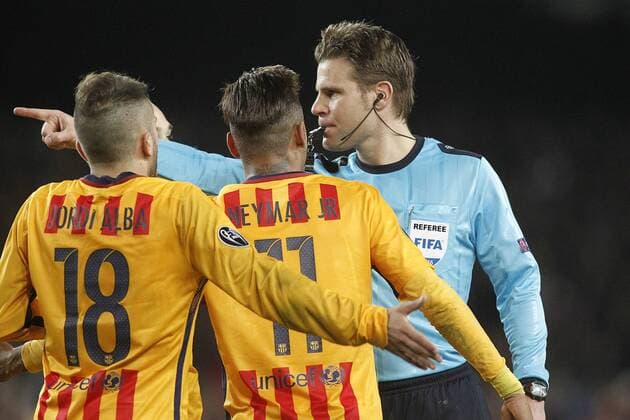German referee Felix Brych have words with FC Barcelona Barca s Jordi Alba (l) and Neymar Santos Jr (c) during Champions League 2015 2016 match. April 5,2016.  (20160405166)