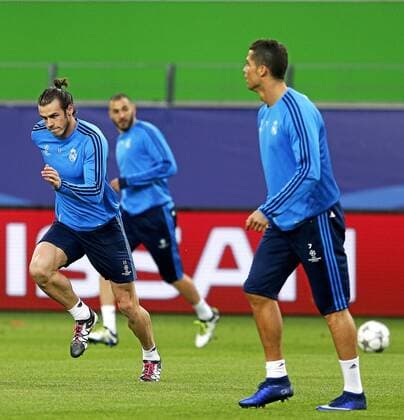 Fußball, Champions League, Training Real Madrid in Wolfsburg Real Madrid training session before Champions League 2015 2016. In this picture, Cristiano Ronaldo and Gareth Bale. xPabloxGarciax 