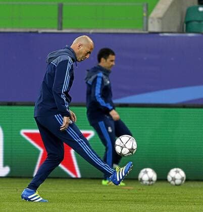 Fußball, Champions League, Training Real Madrid in Wolfsburg Real Madrid training session before Champions League 2015 2016. In this picture, Zinedine Zidane. xPabloxGarciax 