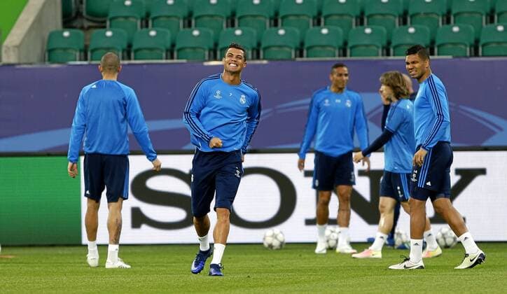 Fußball, Champions League, Training Real Madrid in Wolfsburg Real Madrid training session before Champions League 2015 2016. In this picture, Cristiano Ronaldo and Casemiro. xPabloxGarciax 