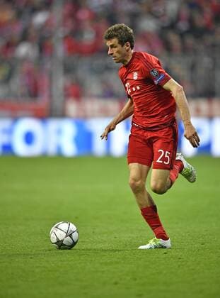 Thomas Müller FC Bayern München am Ball FC Bayern München FCB vs Benfica Lissabon UEFA Champions-League CL Viertelfinale Hinspiel Saison 2015 2016 München Allianz Arena 05.04.2016 FC Bayern München FCB vs Benfica Lissabon