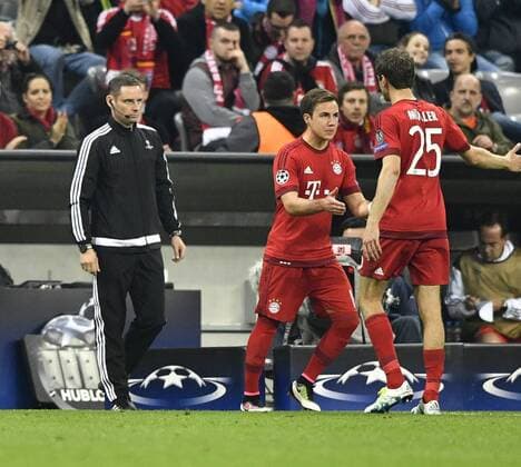 Wechsel, Auswechslung, Einwechslung Mario Götze FC Bayern München kommt für Thomas Müller FC Bayern München FC Bayern München FCB vs Benfica Lissabon UEFA Champions-League CL Viertelfinale Hinspiel Saison 2015 2016 München Allianz Arena 05.04.2016 FC Bayern München FCB vs Benfica Lissabon