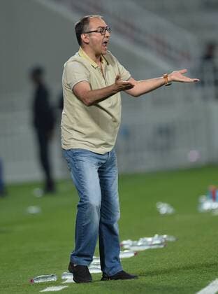 (160406) -- DOHA, April 6, 2016 -- Saudi Arabia s Al-Nassr club Spanish head coach Raul Caneda Perez gestures during the AFC Asian Champions League group B football match between Qatar s Lekhwiya vs Saudi Arabia s Al-Nassr at Lekhwiya stadium, in Doha, Qatar, on April 05, 2016. Qatar s Lekhwiya won 4-0. ) (SP)QATAR-DOHA-FOOTBALL-AFC CHAMPIONS LEAGUE Nikku 