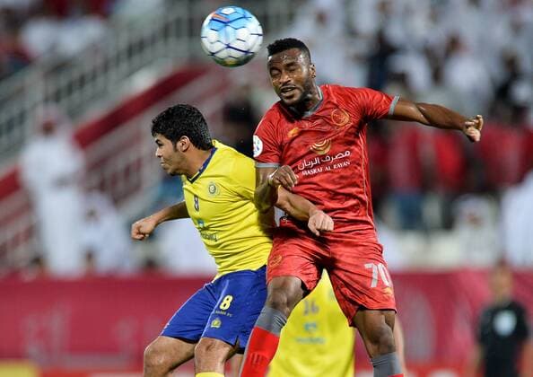 (160406) -- DOHA, April 6, 2016 -- Ahia Al Shehri (L) of Saudi Arabia s Al-Nassr fights for the ball against Ismail Mohamad of Qatar s Lekhwiya during the AFC Asian Champions League group B football match at Lekhwiya stadium, in Doha, Qatar, on April 05, 2016. Qatar s Lekhwiya won 4-0. ) (SP)QATAR-DOHA-FOOTBALL-AFC CHAMPIONS LEAGUE Nikku 