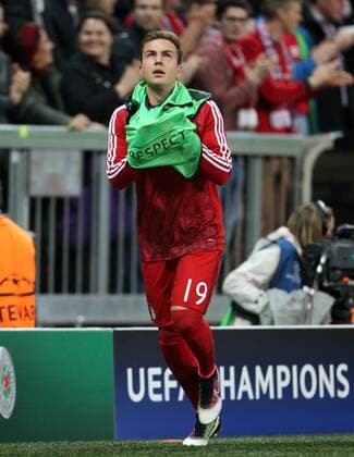 Fussball, Champions League, 2015 2016, Herren, Achtelfinale, Rückspiel, 05.04.2016, FC Bayern München - Benfica Lissabon v.l. Mario Götze, FC Bayern München, beim aufwärmen, warmlauten,