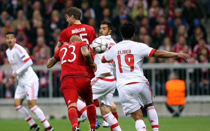 München Fußball Champions League Bayern München vs. Benfica Lissabon, Tor zum 1:0 durch Arturo Vidal (Bayern, Nr.23, vorne links)