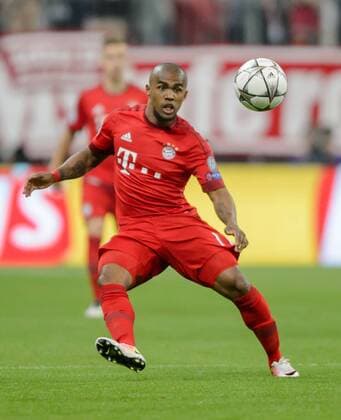 5. April 2016: Muenchen, Allianz Arena: Fussball UEFA Champions League, Viertelfinale: FC Bayern Muenchen - Benfica Lissabon: Muenchens Douglas Costa de Souza am Ball.