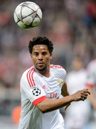 5. April 2016: Muenchen, Allianz Arena: Fussball UEFA Champions League, Viertelfinale: FC Bayern Muenchen - Benfica Lissabon: Lissabons Eliseu am Ball.